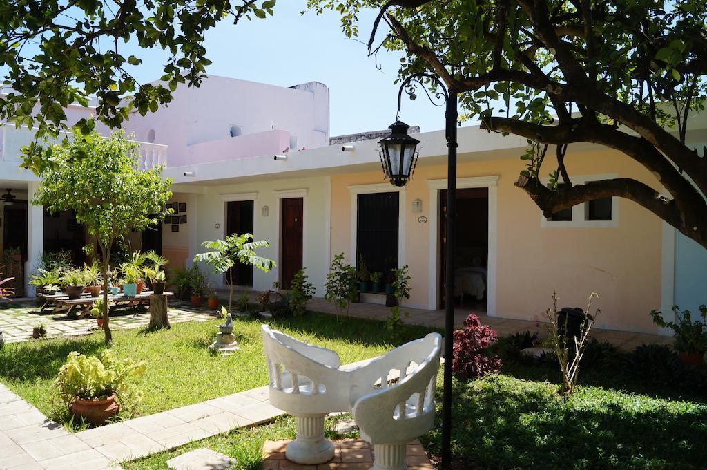 Отель Casa Marlene Вальядолид Экстерьер фото